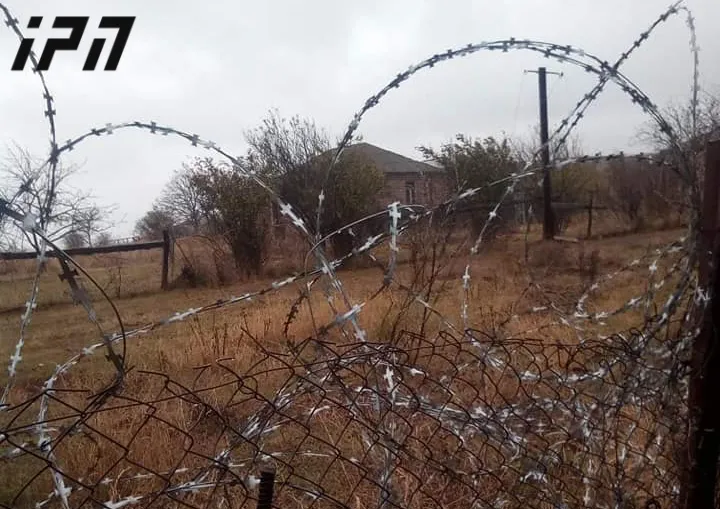 Occupation regime erects new barbed wire fences, installs new constructions