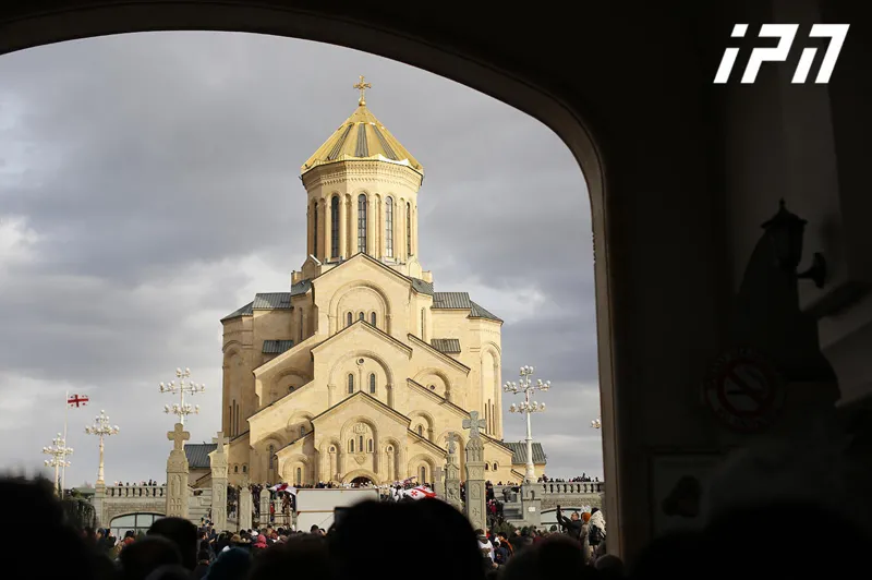 В рейтинге институтов лидирует церковь