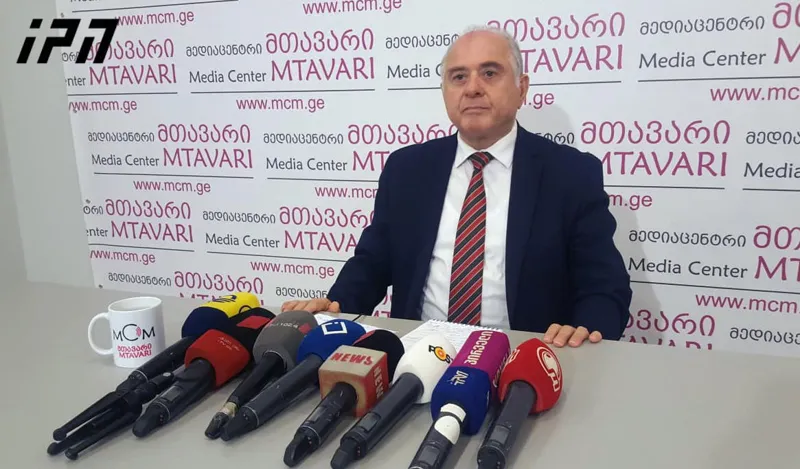 Джемал Гамахария – Приглашение принять участие в мероприятиях, посвященных празднованию 9 мая, пришло на имя Аслана Бжания, они приглашают Бжания за 7 месяцев до мероприятия – все ясно, расчет Москвы на т. н. президентских выборах на последнего