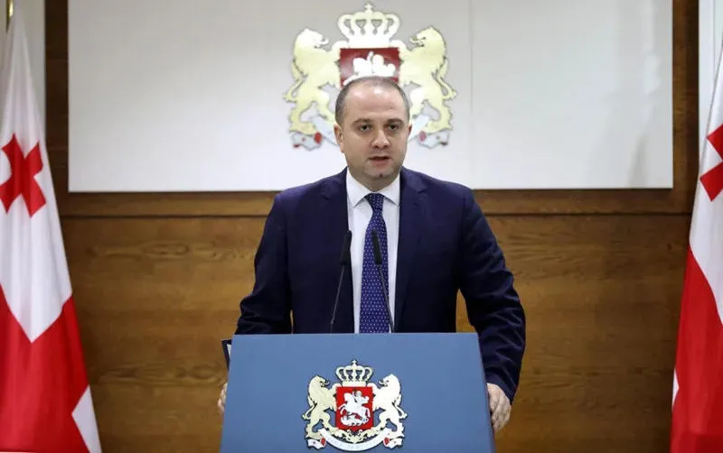 მთავრობა საჯარო და კერძო სექტორს მიმართავს, მაქსიმალურად შეზღუდონ თანამშრომლების სამუშაო ადგილებზე გამოცხადება