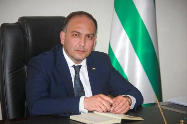 Abkhazia’s de-facto FM calls on official Tbilisi to take care of “internal problems”
