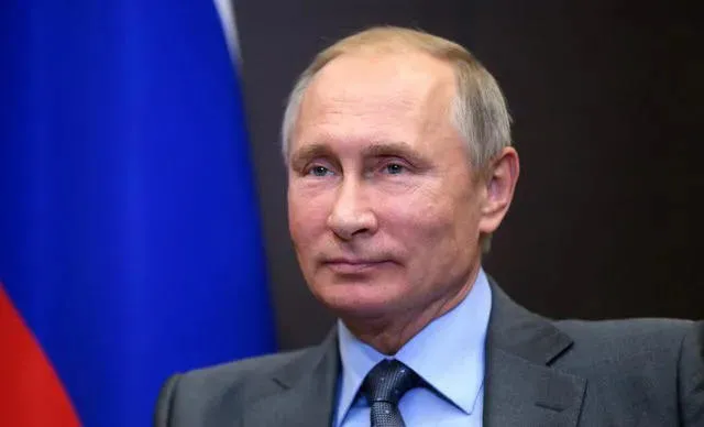 Владимир Путин поздравляет Аслана Бжания с победой на т.н. выборах
