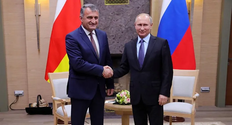 De facto leaders of the occupied Georgian territories visit Russia upon Vladimir Putin's invitation