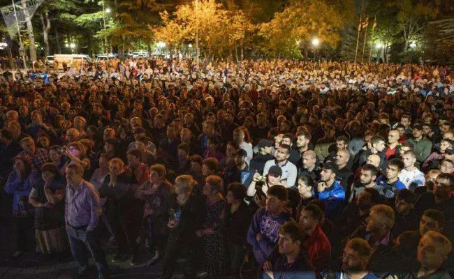У т.н. Дома правительства оккупированного Цхинвали протестная акция продолжалась всю ночь
