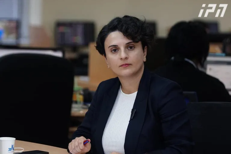 ნათია მეზვრიშვილის განცხადებით, არ არის მიღებული გადაწყვეტილება, რა პერიოდით მოუწევთ დისტანციური სწავლა თბილისის, ქუთაისის, ზუგდიდისა და რუსთავის სკოლების VII-XII კლასის მოსწავლეებს