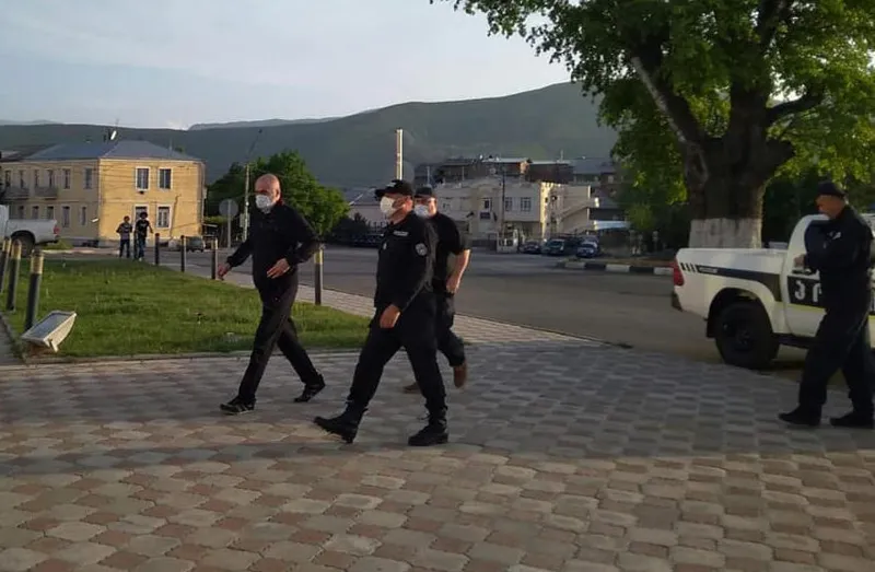ცხინვალის იზოლატორიდან გათავისუფლებული ალან ჯაფარიძე შსს-ს შიდა ქართლის პოლიციის დეპარტამენტის შენობაში იმყოფება