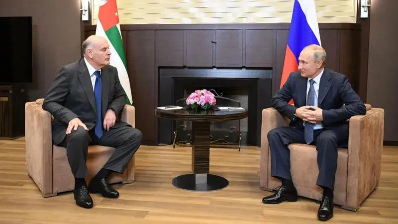 Russian president promises de facto leader of Abkhazian to continue to help Abkhazians
