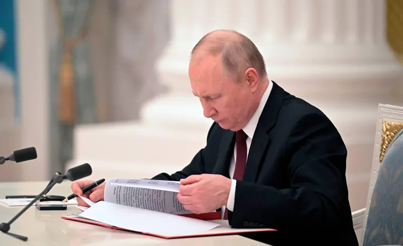 Vladimir Putin signs the so-called law on dual citizenship agreement with occupied Tskhinvali region
