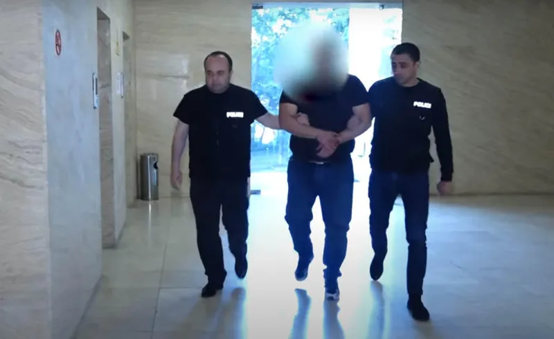 Прокуратура предъявила обвинение мужчине, задержанному за умышленное убийство жены в общественном транспорте