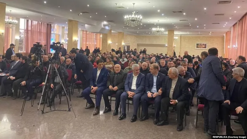 აფხაზურმა ოპოზიციამ ე.წ. პრეზიდენტის ასლან ბჟანიას გადადგომის შესახებ რეზოლუციას მხარი დაუჭირა