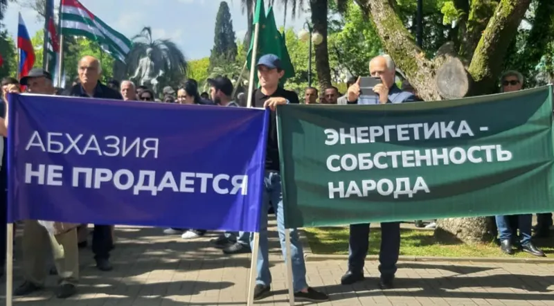 Opposition in Sokhumi holding a rally against the so-called government