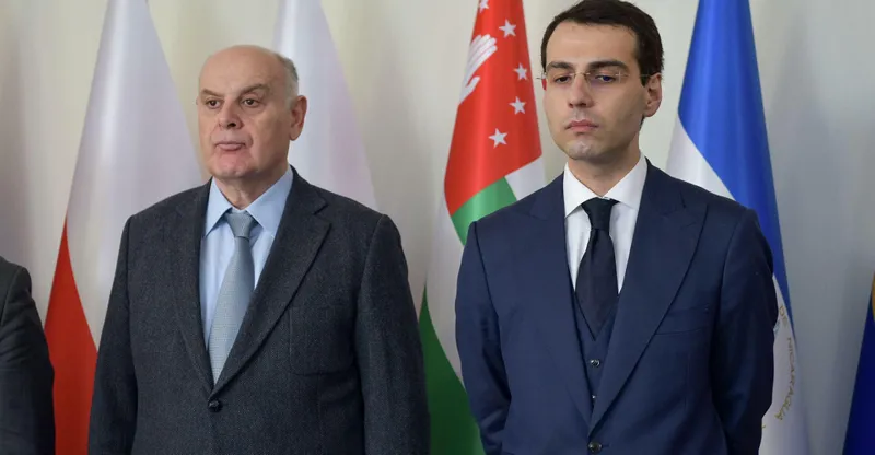 ასლან ბჟანია და ინალ არძინბა აცხადებენ, რომ მოსკოვს ჟენევის დისკუსიების სხვა ქალაქში გადატანა სურს - განიხილება მინსკი და ბაქო
