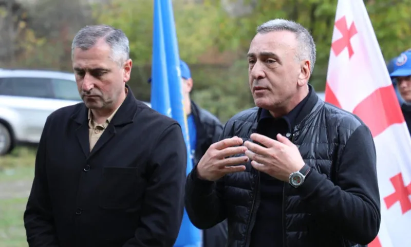 „ქართული ოცნების“ დელეგატი გოჩა ენუქიძე საარჩევნო კამპანიის ფარგლებში ონის მუნიციპალიტეტის მოსახლეობას შეხვდა