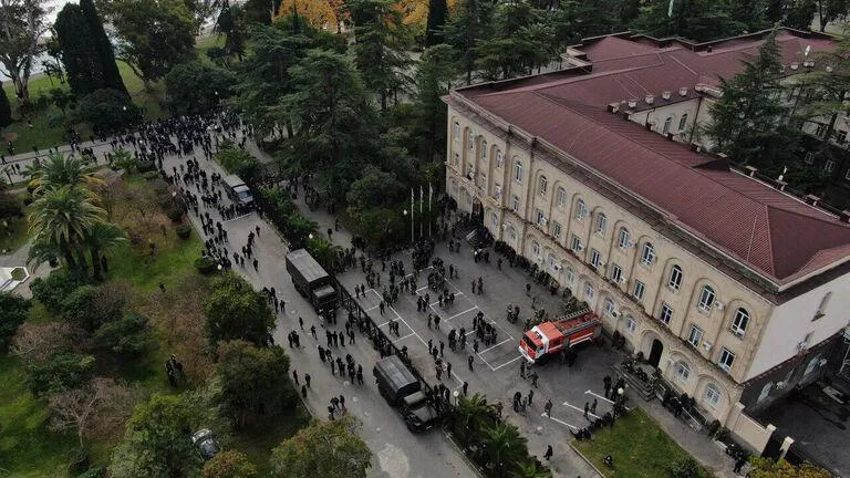 In occupied Abkhazia, the participants of the rally broke into the territory of the so-called parliament