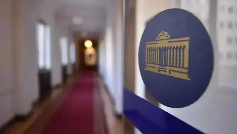 პარლამენტში „უცხოელი აგენტების რეგისტრაციის აქტის“ პროექტს განიხილავენ