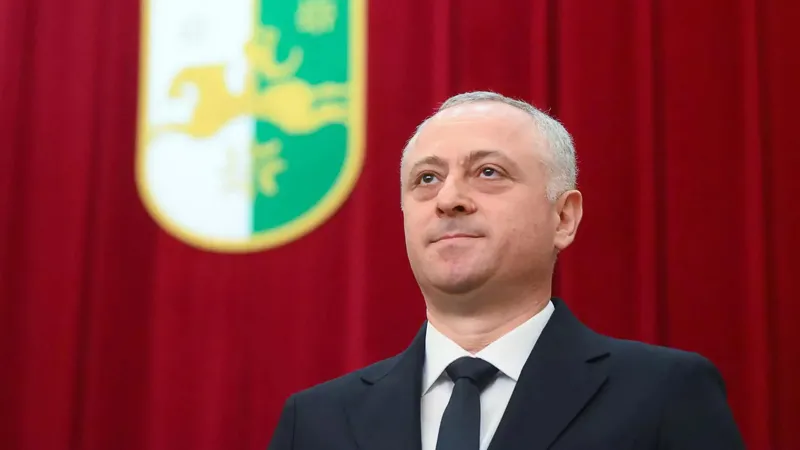 ოკუპირებული აფხაზეთის ე.წ. პრეზიდენტი ბადრა გუნბა მოსკოვში ჩადის