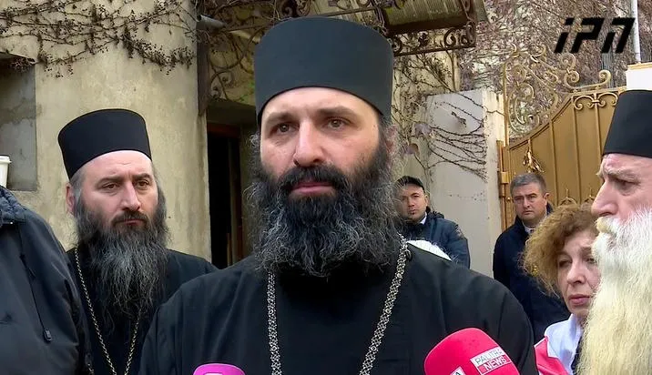 Решением Патриархии Грузии, архимандриту Илье Толорая запрещено священнослужение