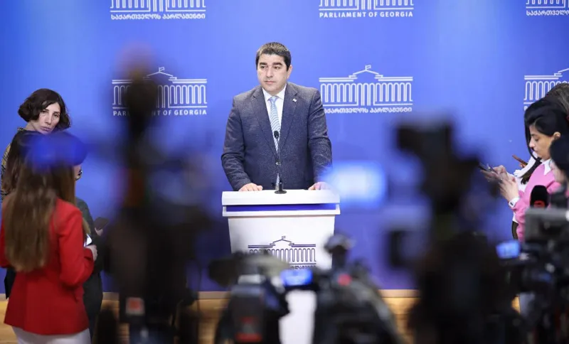 შალვა პაპუაშვილი - შემთხვევითი არ არის, რომ ევროპის სხვადასხვა ქვეყანაში პარალელური პროცესებია, რატომ არის ეს ძალადობები? - პასუხი ხელის გულზე დევს: ეს არის სწორედ ის იდენტობის კრიზისი, რომელიც დღეს ევროკავშირის სივრცეშია