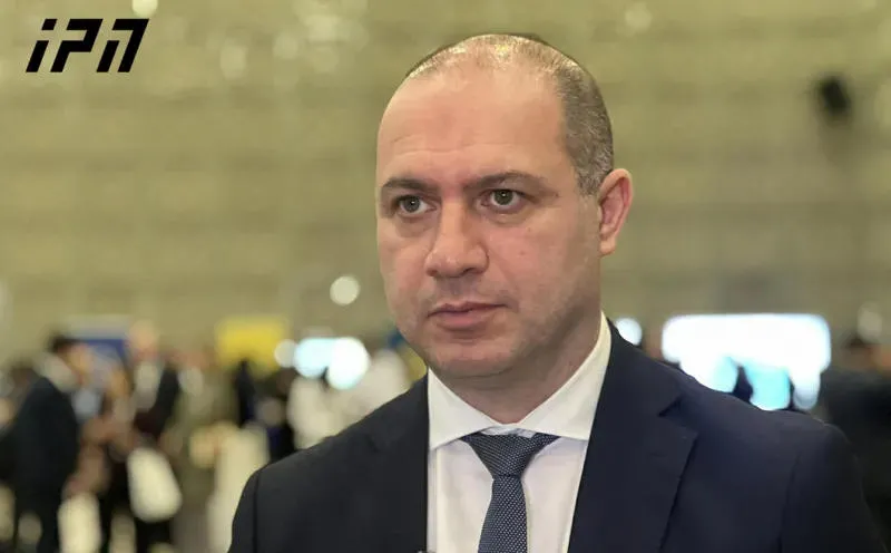 განათლების მინისტრი განმარტავს, რა ალტერნატივები შესთავაზეს თბილისის 21-ე სკოლის პედაგოგებსა და მშობლებს და აცხადებს, რომ ზაფხულიდან კონკრეტული სარეკონსტრუქციო სამუშაოები „აუცილებლად უნდა განხორციელდეს“