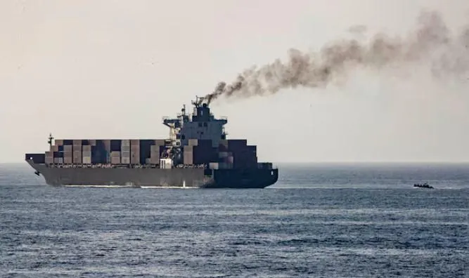 Reuters – ВМФ США в водах Азии перекрыл путь трем иранским танкерам и вынудили изменить курс