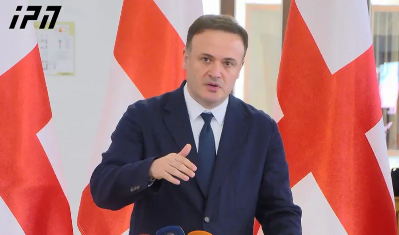 ირაკლი ზარქუა პეტერ ფიშერზე - რამდენიმე თვეა ალექსანდრე კარტოზია გერმანიაში ოფიციალურ უფლებამოსილებას ელოდება და ეს მას შემდეგ გახდა შესაძლებელი, რაც ის მავნებელი ელჩი დიპლომატიურ კორპუსს მოშორდა - გერმანიის საელჩოს ვულოცავ, რომ მისგან გათავისუფლდა, ალბათ, შვებით ამოისუნთქეს