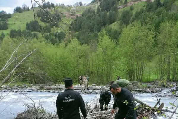 A Russian citizen who fell into a river in occupied Tskhinvali is currently being searched for - Georgian rescue teams have also joined the search efforts