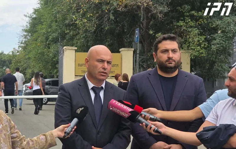 ალეკო ელისაშვილის ადვოკატები - სამ თვეზე მეტია, რაც სასამართლომ ე.წ. ძაღლების საქმე თაროზე შემოდო, რადგან მტკიცებულებები არ გააჩნიათ და „ოქროს მოწმეებად“ ჰყავთ მხოლოდ ძაღლები - ვთხოვთ სასამართლოს, თაროდან ჩამოიღოს ეს საქმე და დაიწყოს განხილვა!
