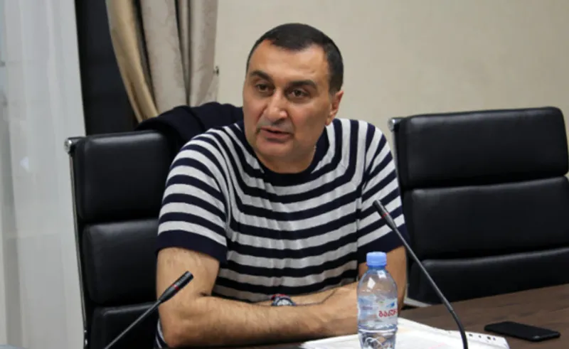 დავით ოქიტაშვილი - მაინტერესებს, რა კონკრეტული წვლილი ჰქონდათ მამუკა მდინარაძესა და თიკა რუხაძეს 2012 წლის 1-ელი ოქტომბრის გამარჯვებაში? - პოლიტიკაში ხანდახან ყველაზე ძლიერი პასუხი დროა - „დაჯექი მდინარის პირას და დაელოდე - ოდესმე შენი მტრის გვამი ჩაივლის”