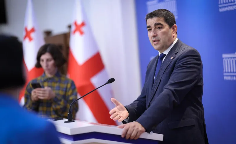 შალვა პაპუაშვილი - ანტიკონსტიტუციური პარტიები არაკეთილსინდისიერ კონკურენციაში არიან სხვა პარტიებთან, უკანონო მეთოდებით მუშაობენ - ტოქსიკური გარემოს გაწმენდის შემდეგ სხვა პარტიებს ამომრჩეველთან საუბარი კონკურენტულ გარემოში შეეძლებათ