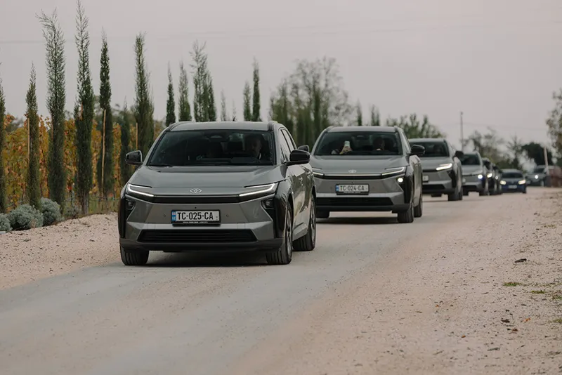 სრულად ელექტრო Toyota bZ4X „ტოიოტა კავკასიამ“ ოფიციალურად წარადგინა