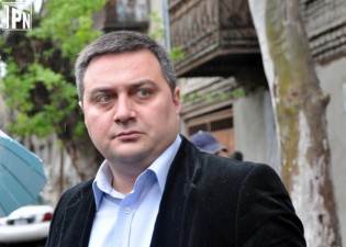 ვიქტორ დოლიძე წყნეთში ჩასახლებულ დევნილებს შეხვდა