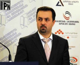 დიმიტრი შაშკინი #23-ე საჯარო სკოლის ქიმიის კაბინეტს ლაბორატორიას გადასცემს
