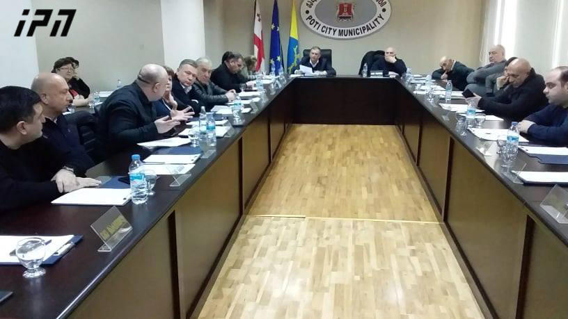 ფოთში საკრებულოს სხდომა ხმაურით მიმდინარეობდა