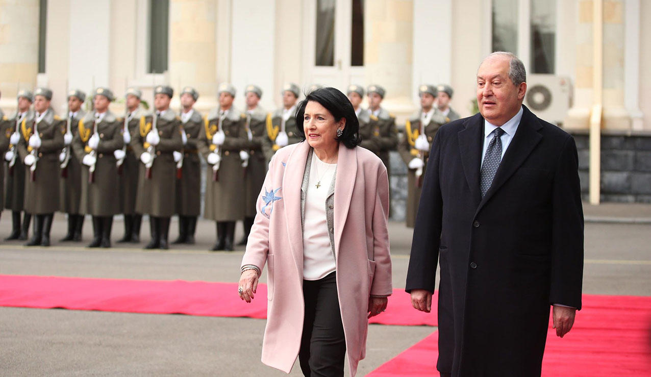 სომხეთში საქართველოს პრეზიდენტის დახვედრის ოფიციალური ცერემონია გაიმართა