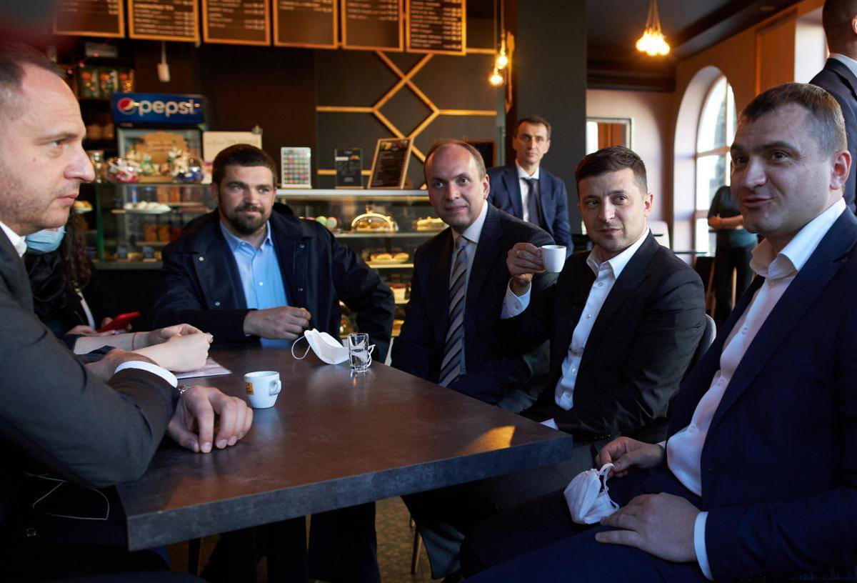 Zelensky fined for visiting cafe amid COVID-19 lockdown
