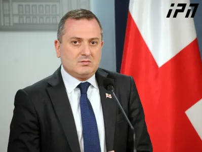 თენგიზ ფხალაძე  - შიდაპოლიტიკურმა შუღლმა საერთო ეროვნული მეორე პლანზე გადაწია, ერთმანეთთან ძიძგილაობაში გართულები სულ უფრო ვემსგავსებით აისბერგისკენ ჯიუტად მიმავალ ტიტანიკს
