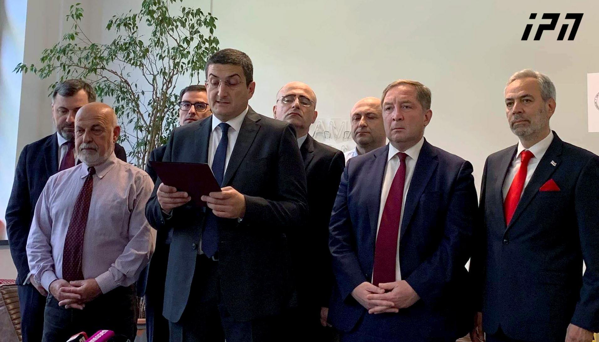 ქართველი დიპლომატები მიმართვას ავრცელებენ