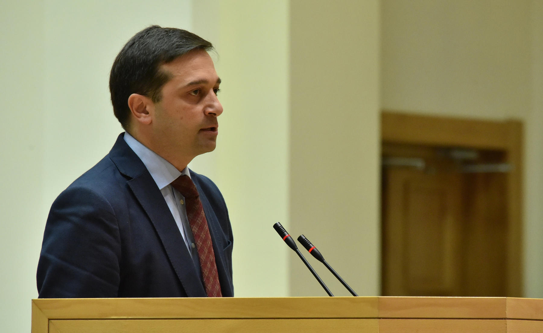 На пленарном заседании парламента для избрания на пост Народного защитника представят и проголосуют по кандидатуре Левана Иоселиани