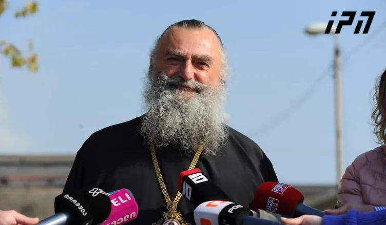 Владыка Николоз объясняет, почему Илия II поздравил российского патриарха с днем рождения