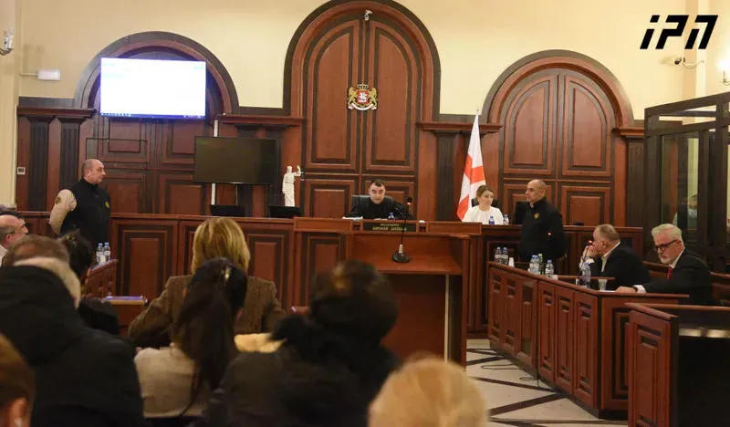 В Тбилисском городском суде проходит судебный процесс по вопросу отсрочки наказания Михаилу Саакашвили или освобождения его от наказания