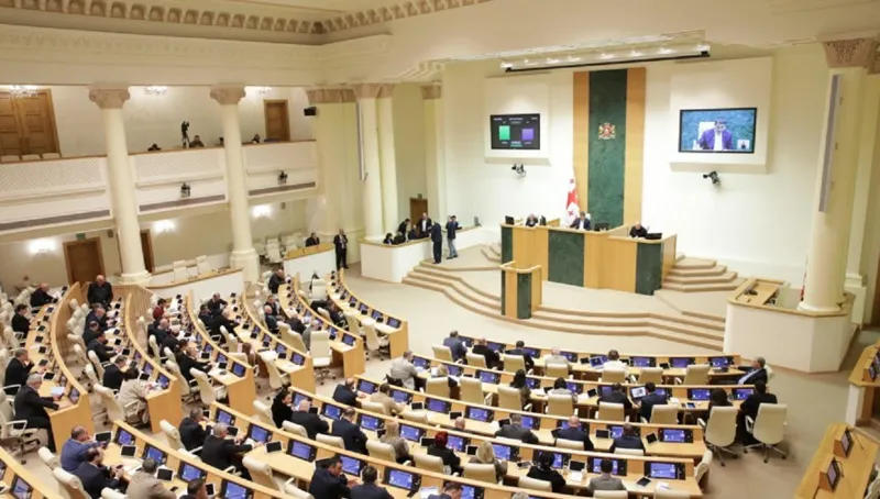 პრეზიდენტი პარლამენტს ცესკოს თავმჯდომარის არყოფნის შემთხვევაში უფლებამოსილების განმახორციელებელი პირების განსაზღვრასთან დაკავშირებით ინიციატივით მიმართავს