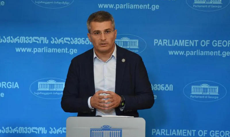 მამუკა მდინარაძე - დღეს იმ საუკუნის აფერას წლისთავია, რომლითაც ქართველი ახალგაზრდების ნაწილს დააჯერეს, რომ კანონი, რომელიც ამერიკაში მოქმედებს, თურმე რუსულია - ახალგაზრდები ამაზე აღარასდროს წამოეგებიან
