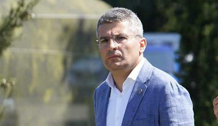 მამუკა მდინარაძე პრეზიდენტზე - როცა ეპატიჟები - არ მოდის, მაგრამ წელს იმის გამო არ მოვიპატიჟეთ, რომ მას პრეზიდენტად აღარ მივიჩნევთ - თანამდებობას მხოლოდ ფორმალურად იკავებს