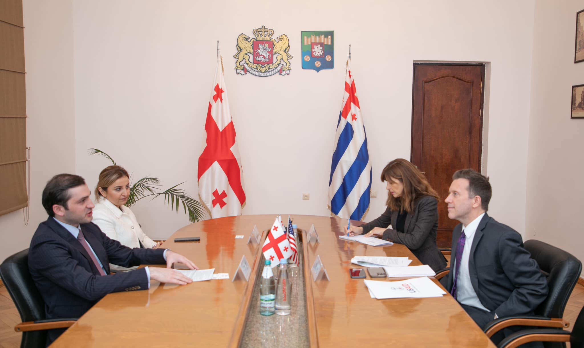აჭარის მთავრობის თავმჯდომარე თორნიკე რიჟვაძე საქართველოში USAID-ის მისიის ხელმძღვანელს, ჯონ პენელს შეხვდა