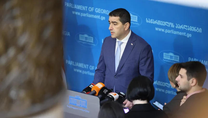 შალვა პაპუაშვილი ვოლსკისა და ხიდაშელის შეხვედრაზე - არაკეთილსინდისიერია, როცა საზოგადოებას ასე წარუდგენთ, თითქოს კონსპირაციული შეხვედრა იყო საჯარო ადგილას
