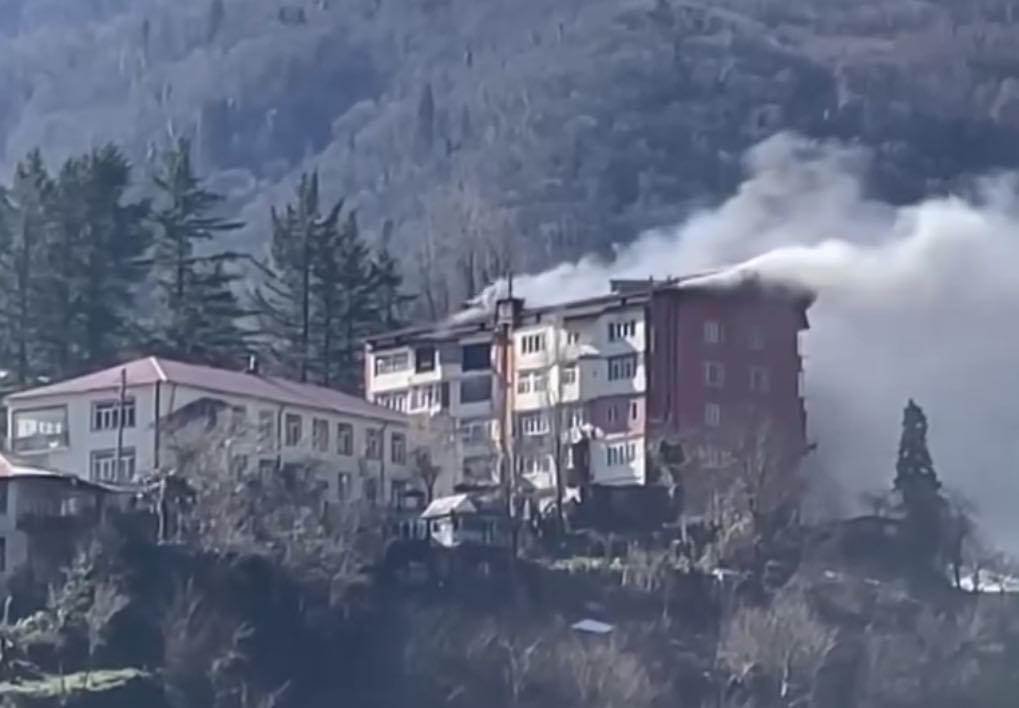 ქედის მუნიციპალიტეტის ცენტრში ხუთსართულიან კორპუსში ხანძარი გაჩნდა