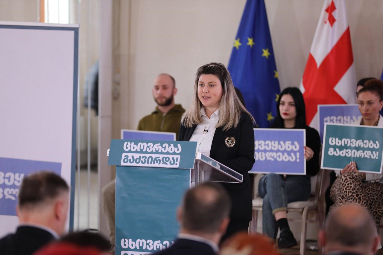 ფოთის საკრებულოს ფრაქცია „ნაციონალური მოძრაობის“ თავმჯდომარე - 12-წლიანმა უგუნურმა და ანტისახელმწიფოებრივმა მმართველობამ მოიტანა ყველა პროექტის დაბლოკვა და გაჩერება, სიღატაკე, უიმედობა