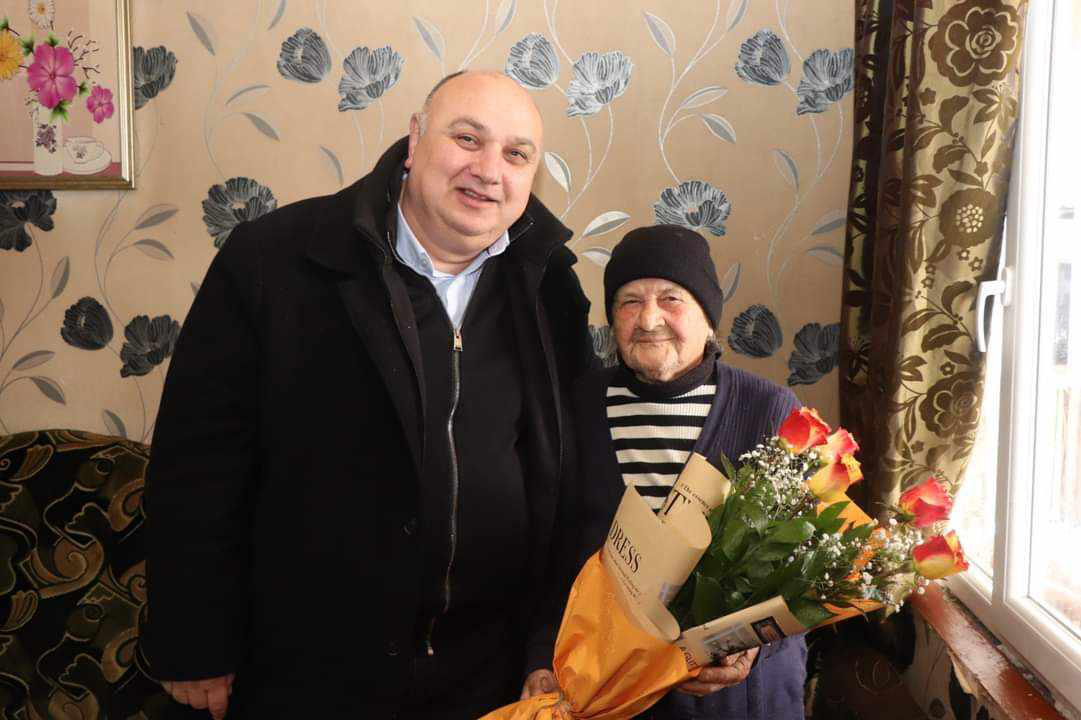 ხობის მერმა მუნიციპალიტეტის უხუცეს ქალბატონებს ქალთა საერთაშორისო დღე მიულოცა