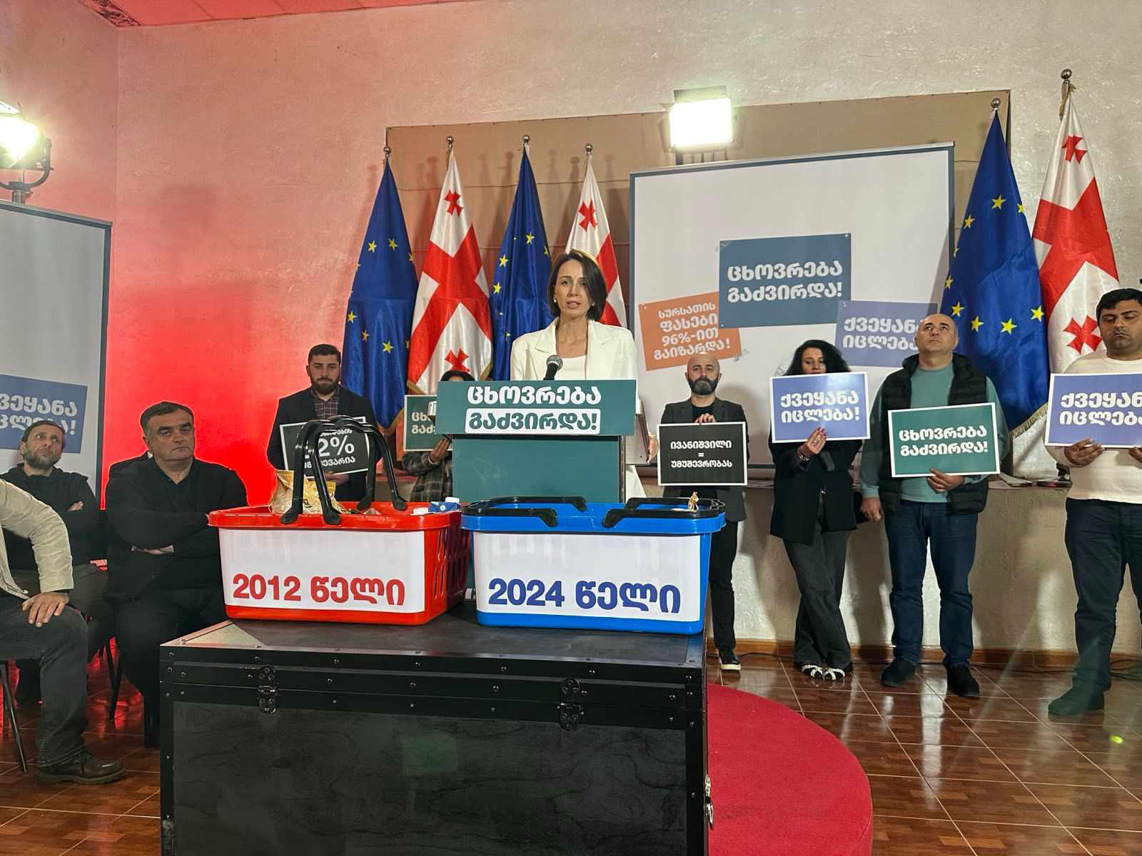 თათია ნიკოლაშვილი - გურიაში, რომელსაც უდიდესი ტურისტული პოტენციალი აქვს, ყოველი მეორე ადამიანი უკიდურეს სიღარიბეში ცხოვრობს - მხოლოდ ოზურგეთში სკოლის 8407 მოსწავლიდან, ყოველი მეორის ოჯახი სოციალურ დახმარებას ითხოვს