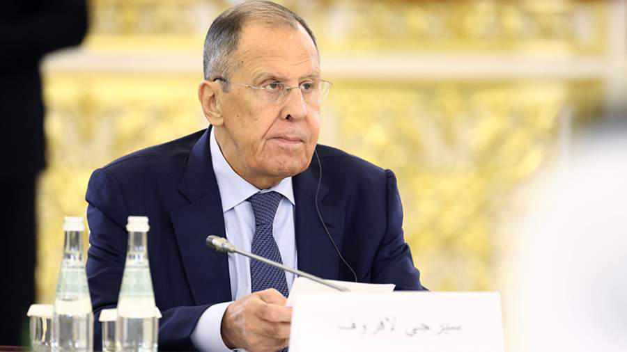 სერგეი ლავროვი აცხადებს, რომ უკრაინის ნატოში გაწევრიანების იდეა „პირდაპირ საფრთხეს“ წარმოადგენს რუსეთისთვის და სრულად მიუღებელია "სხვა დროშით" შეიარაღებული ძალების განთავსება უკრაინაში